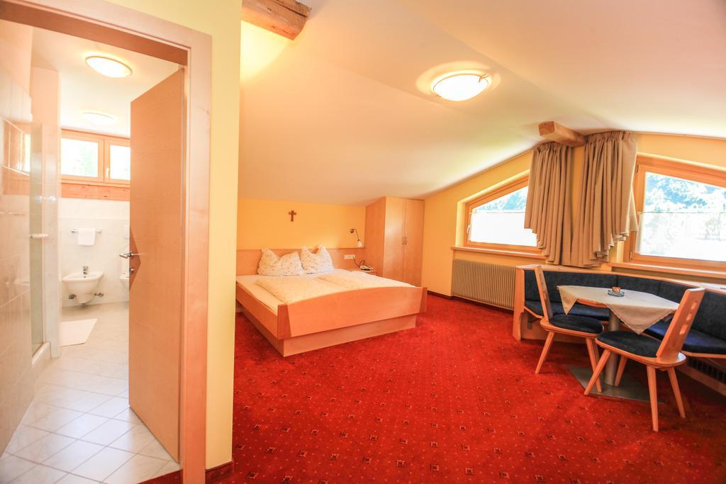 Hotel Garni Des Alpes Sulden Zimmer foto